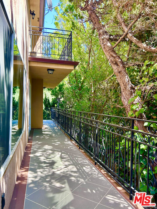 503 North Greencraig Road Los Angeles, CA 90049 - Photo 36 of 54