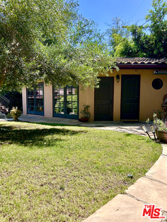 503 North Greencraig Road Los Angeles, CA 90049 - Photo 37 of 54