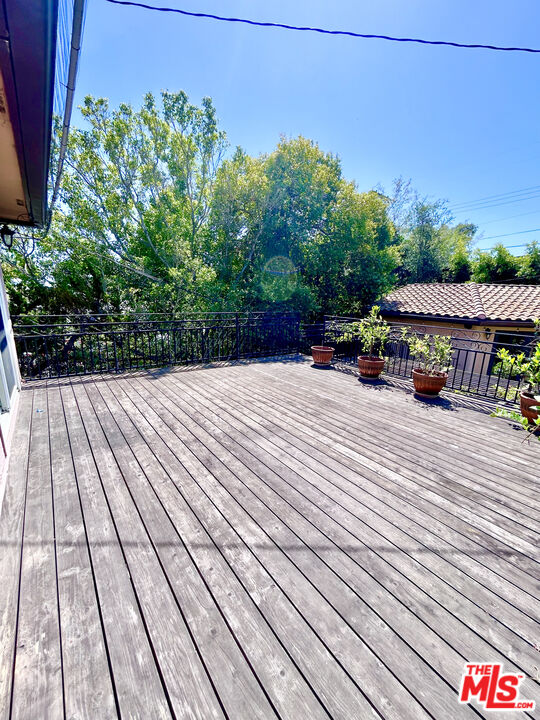 503 North Greencraig Road Los Angeles, CA 90049 - Photo 44 of 54