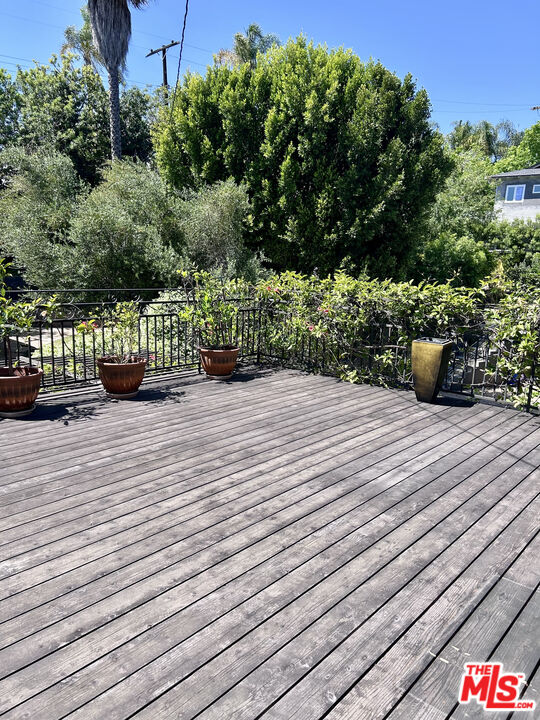 503 North Greencraig Road Los Angeles, CA 90049 - Photo 45 of 54