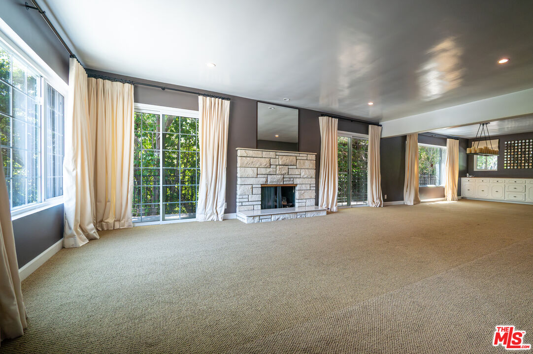 503 North Greencraig Road Los Angeles, CA 90049 - Photo 6 of 59