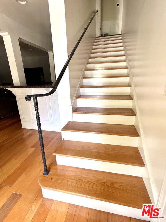 503 North Greencraig Road Los Angeles, CA 90049 - Photo 9 of 54