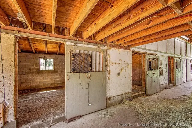 a view of a car garage of the house