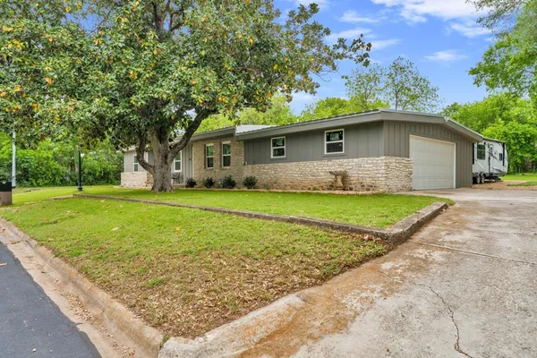 $420,000 | 407 East Kerr Street, Burnet, TX 78611