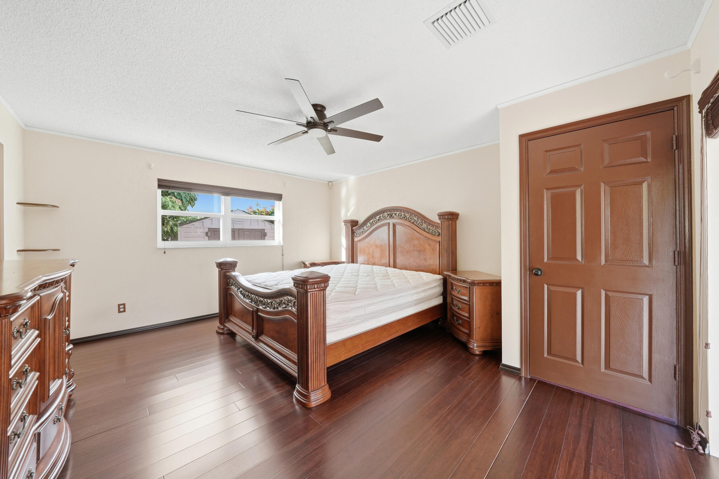 5787 Southwest 57th Way Davie, FL 33314 - Photo 20 of 40 129