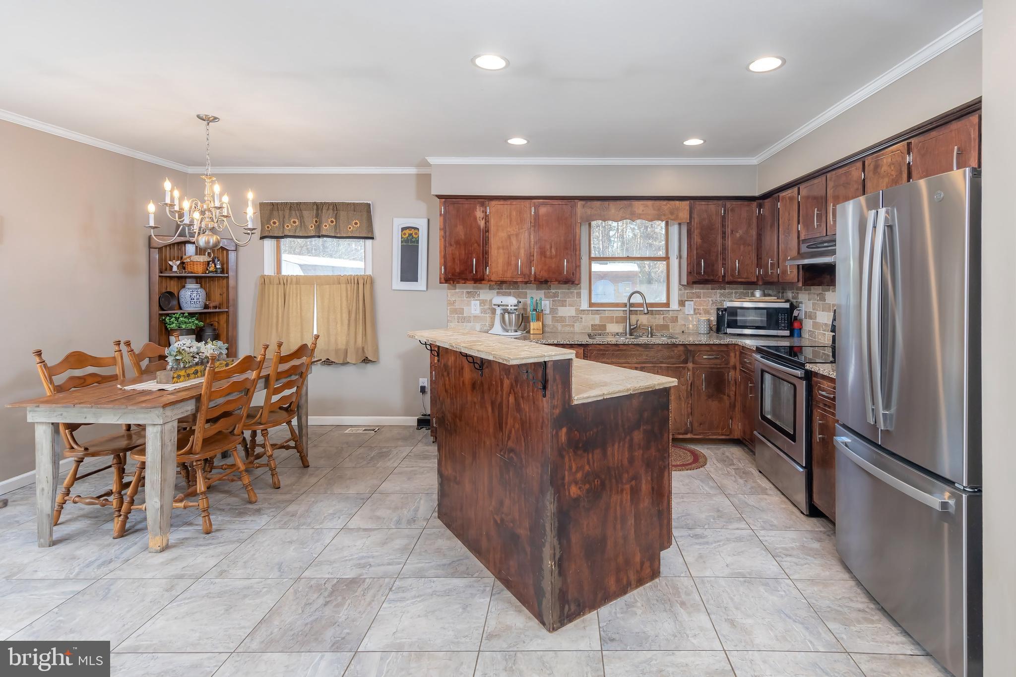 163 Telegraph Road Bridgeton, NJ 08302 - Photo 4 of 17 Large kitchen with granite countertops