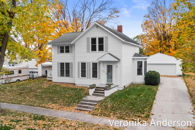 $425,000 | 307 North Ferry Street, Ludington, MI 49431