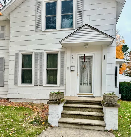 $425,000 | 307 North Ferry Street, Ludington, MI 49431