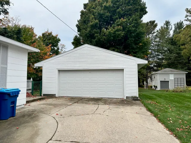 $425,000 | 307 North Ferry Street, Ludington, MI 49431