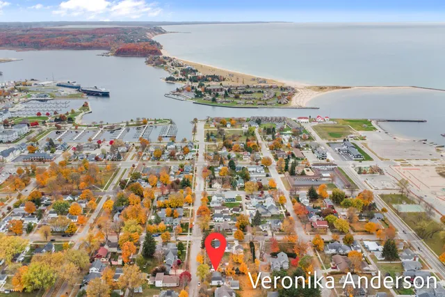 $425,000 | 307 North Ferry Street, Ludington, MI 49431