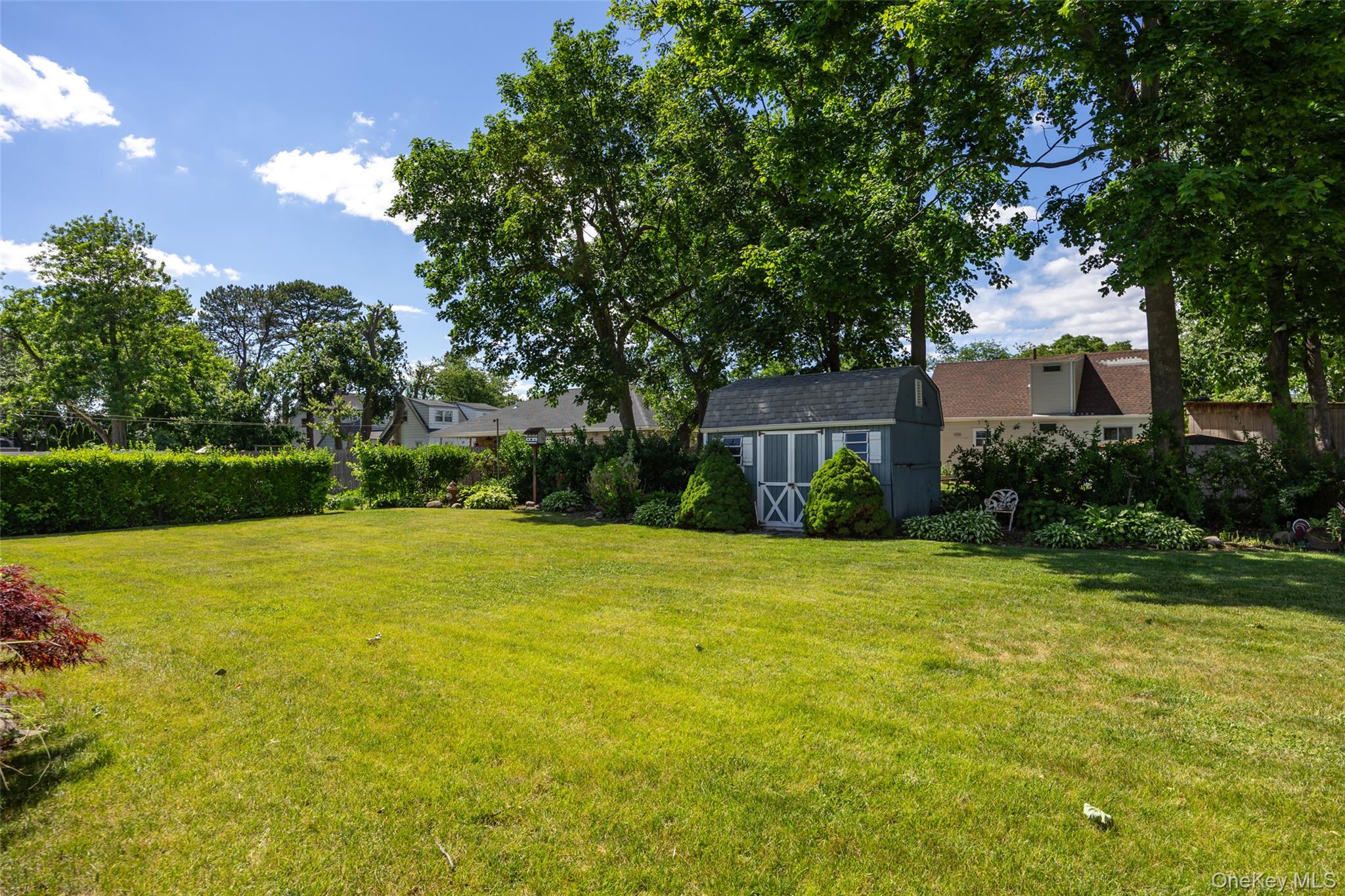 95 Laurel Road Lindenhurst, NY 11757 - Photo 24 of 28