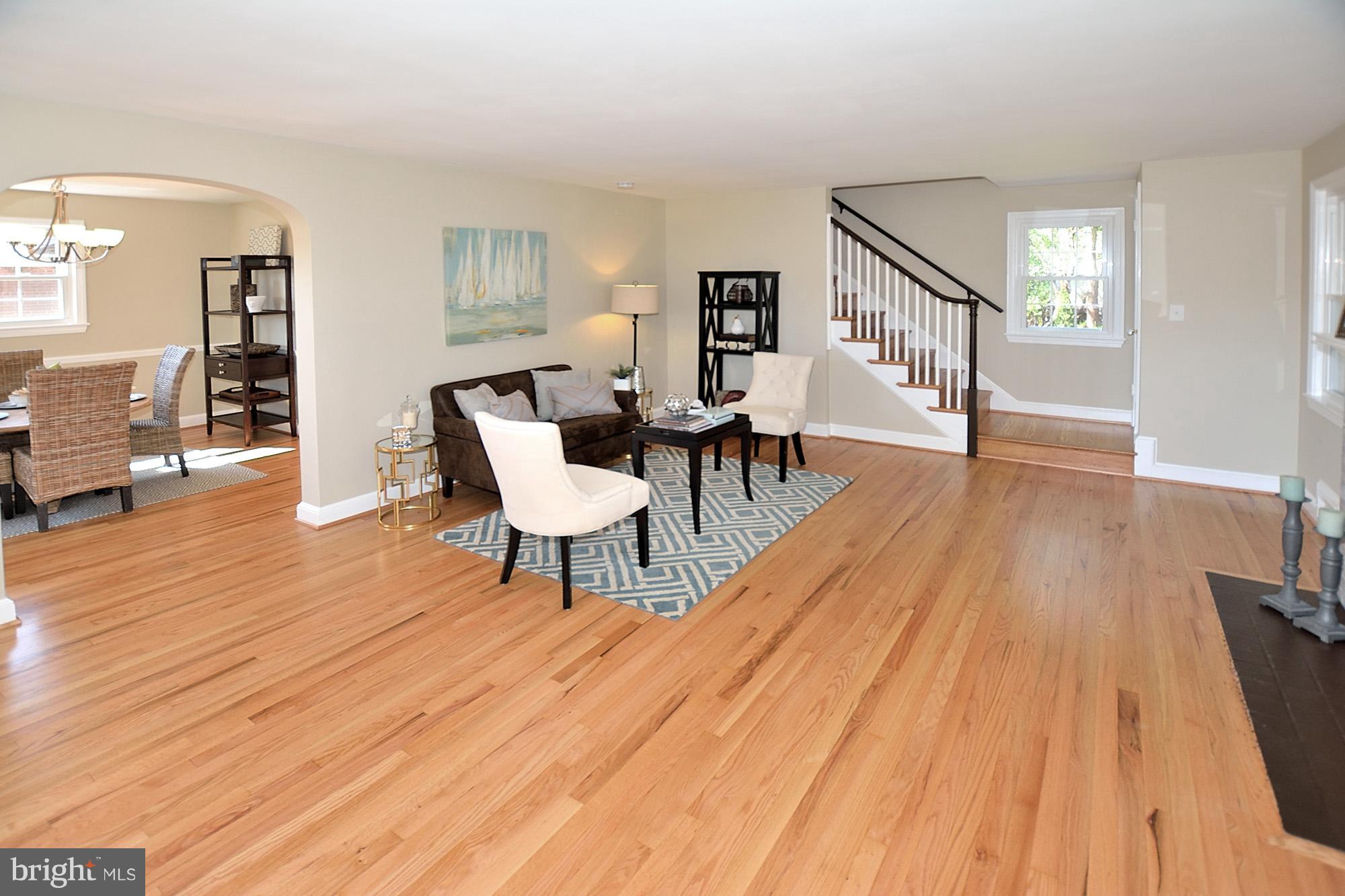 6012 Grayson Street Springfield, VA 22150 - Photo 5 of 26 Living Room