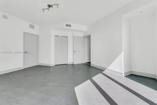 $7,950 | 60 Southwest 13th Street, Unit 3400, Miami, FL 33130