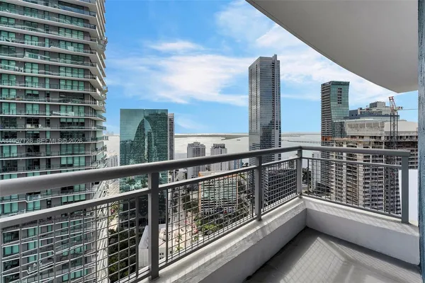 $7,950 | 60 Southwest 13th Street, Unit 3400, Miami, FL 33130