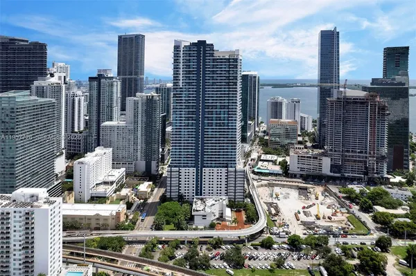 $7,950 | 60 Southwest 13th Street, Unit 3400, Miami, FL 33130