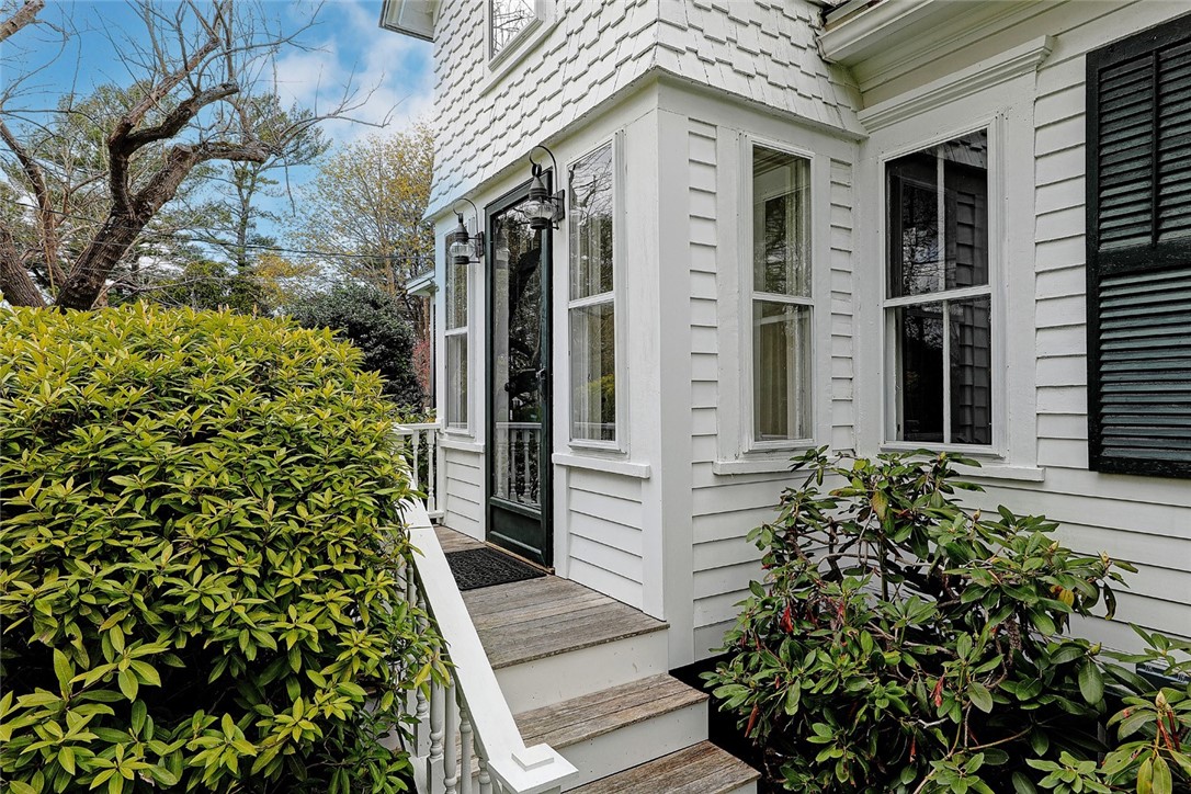 13 Alfred Drowne Road Barrington, RI 02806 - Photo 4 of 39