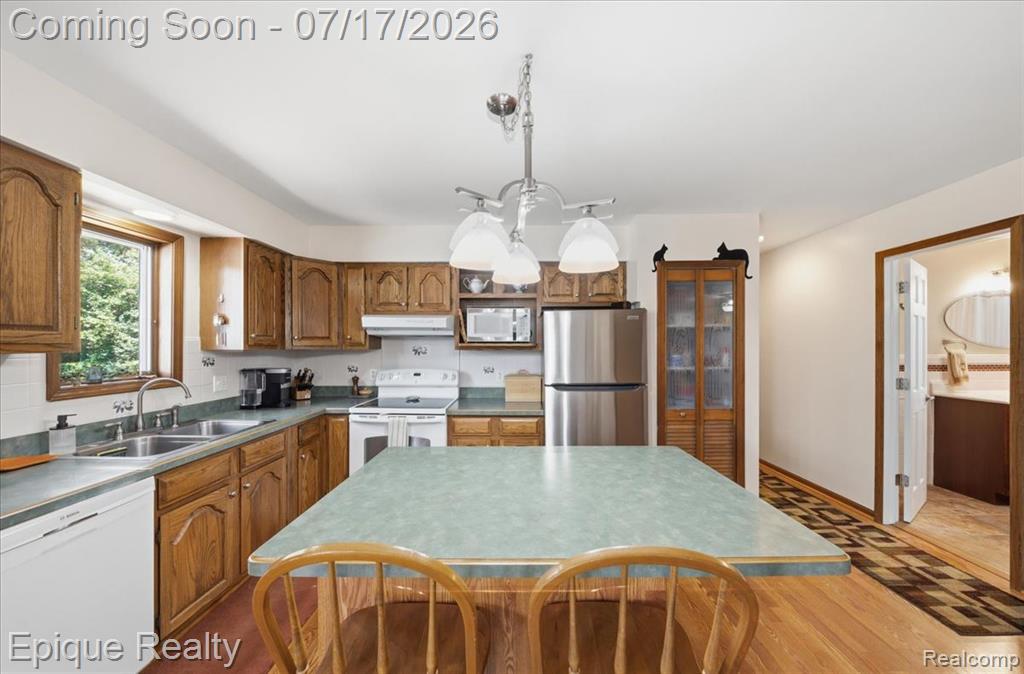 555 East Square Lake Road Troy, MI 48085 - Photo 13 of 48