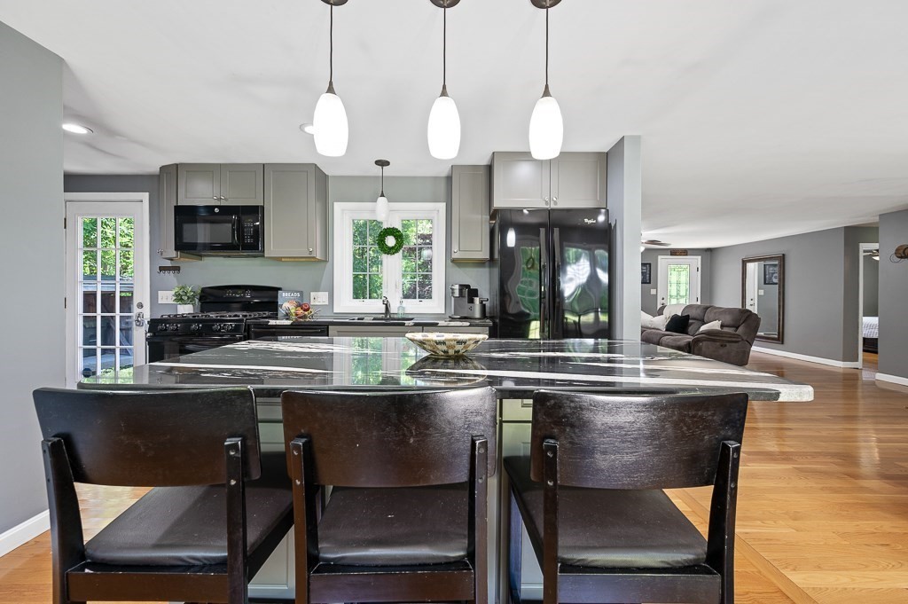 29 Carr Street Sutton, MA 01590 - Photo 8 of 41