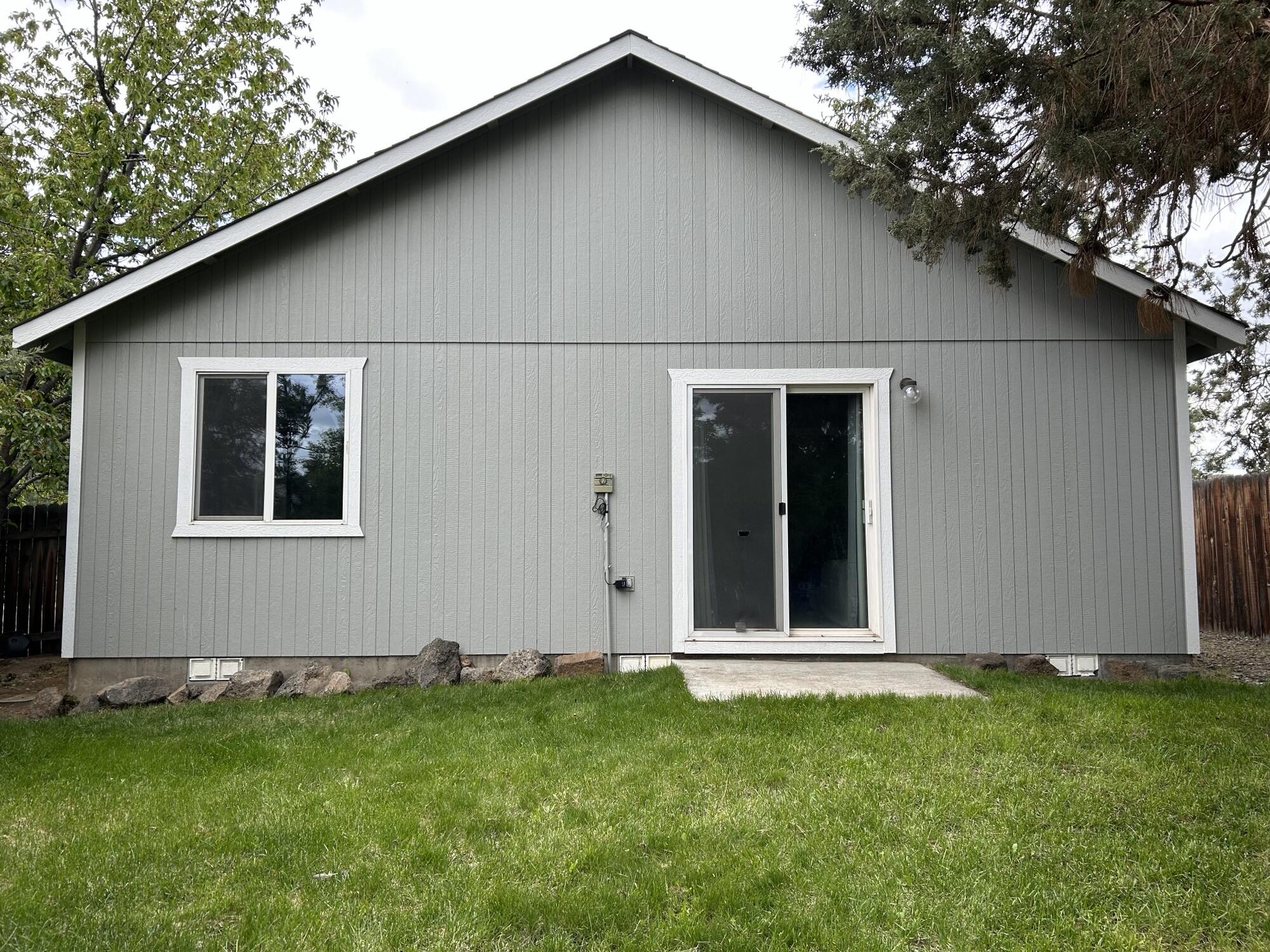 1644 Southeast Riviera Drive Bend, OR 97702 - Photo 14 of 16 IMG_1094