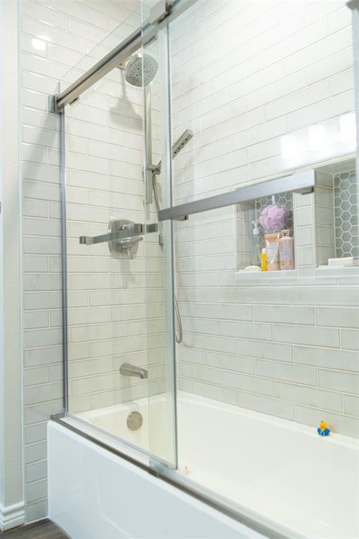 1425 Pecan Hill Road Stephenville, TX 76401 - Photo 28 of 40 a bathroom with a shower and a bathtub