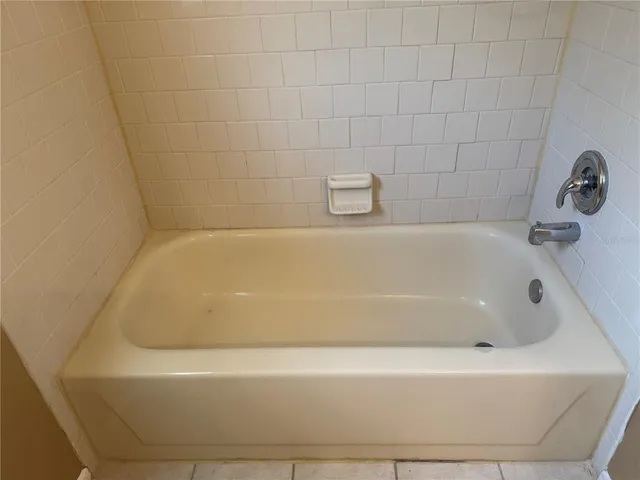 $1,950 | 3433 Laurel Dale Drive, Tampa, FL 33618