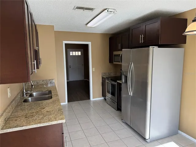 $1,950 | 3433 Laurel Dale Drive, Tampa, FL 33618