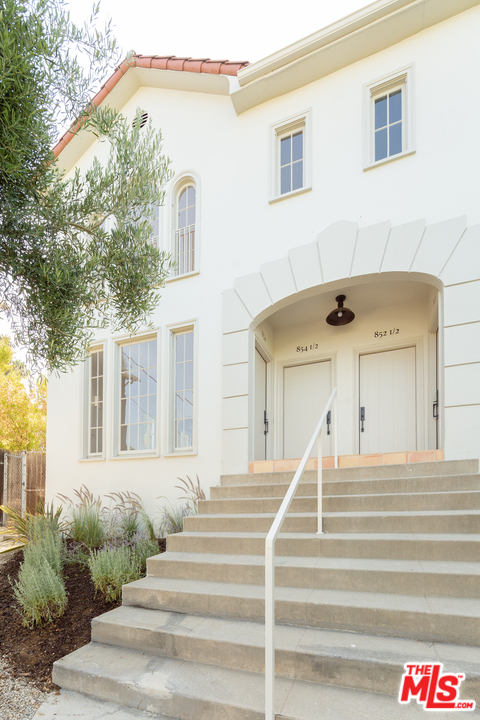 854 Hyperion Avenue Los Angeles, CA 90029 - Photo 2 of 24