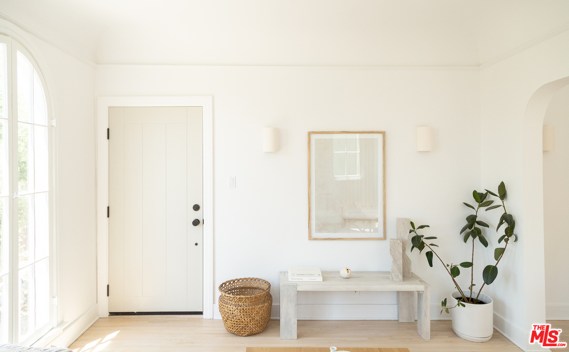 854 Hyperion Avenue Los Angeles, CA 90029 - Photo 3 of 24