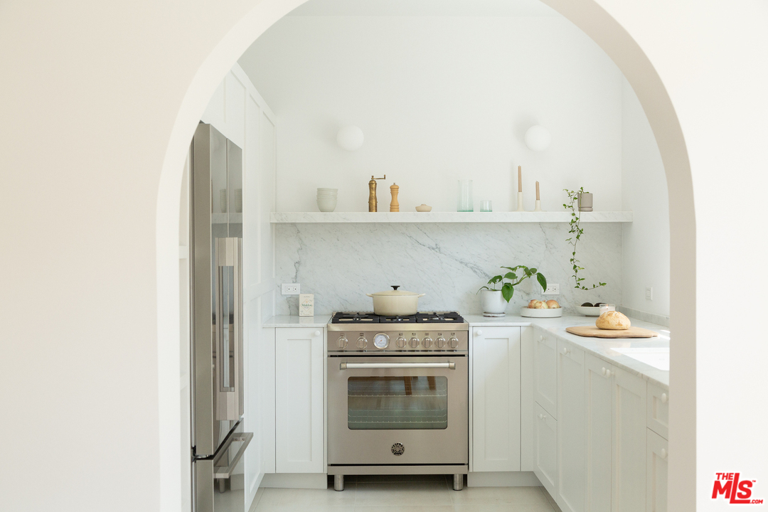 854 Hyperion Avenue Los Angeles, CA 90029 - Photo 8 of 24