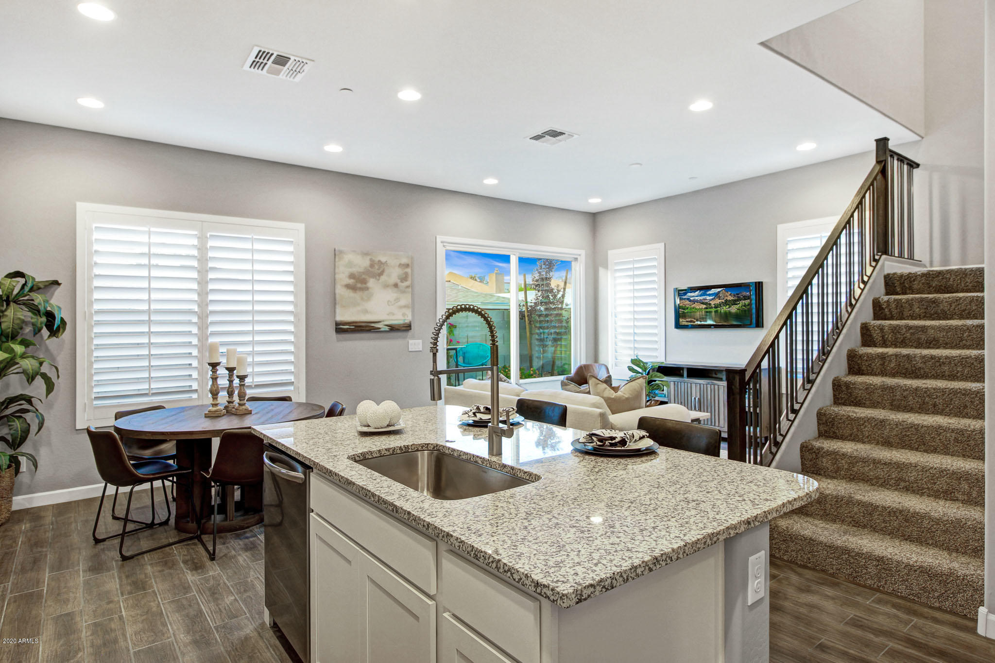 4336 East Berkeley Road Phoenix, AZ 85008 - Photo 4 of 20 pinchot (35)