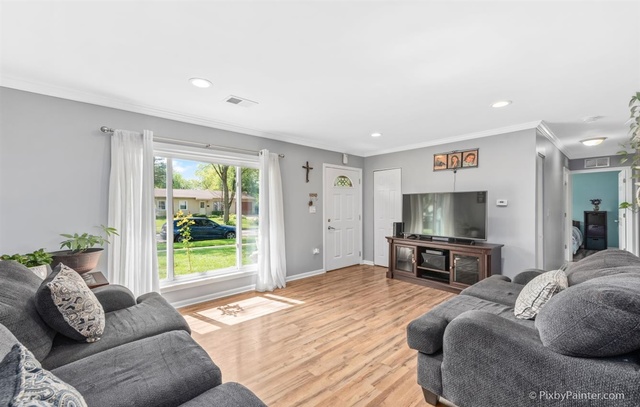 842 Post Lane Streamwood, IL 60107 - Photo 5 of 20