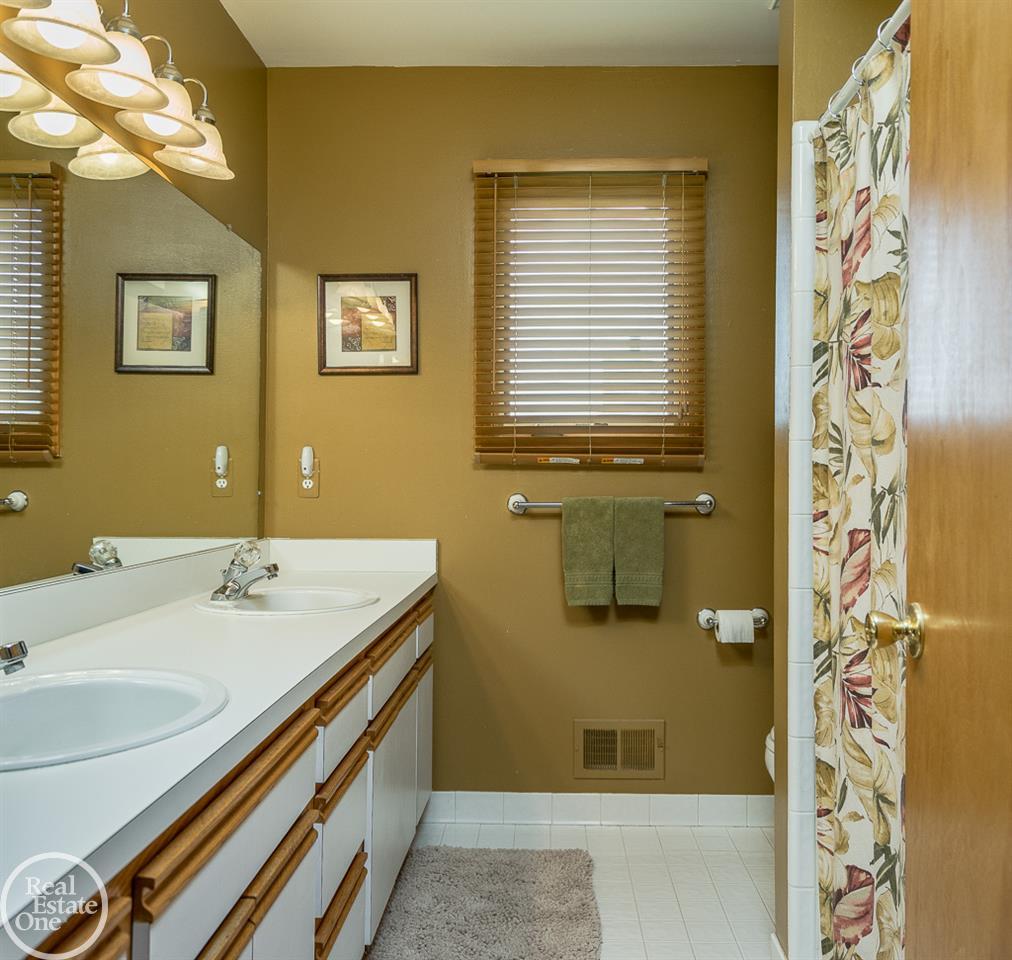 1066 Skyview Court Rochester, MI 48307 - Photo 21 of 39