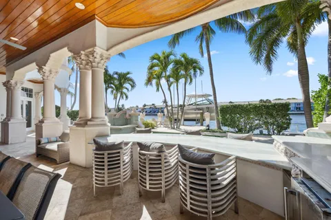 $9,750,000 | 4216 Intracoastal Drive, Highland Beach, FL 33487