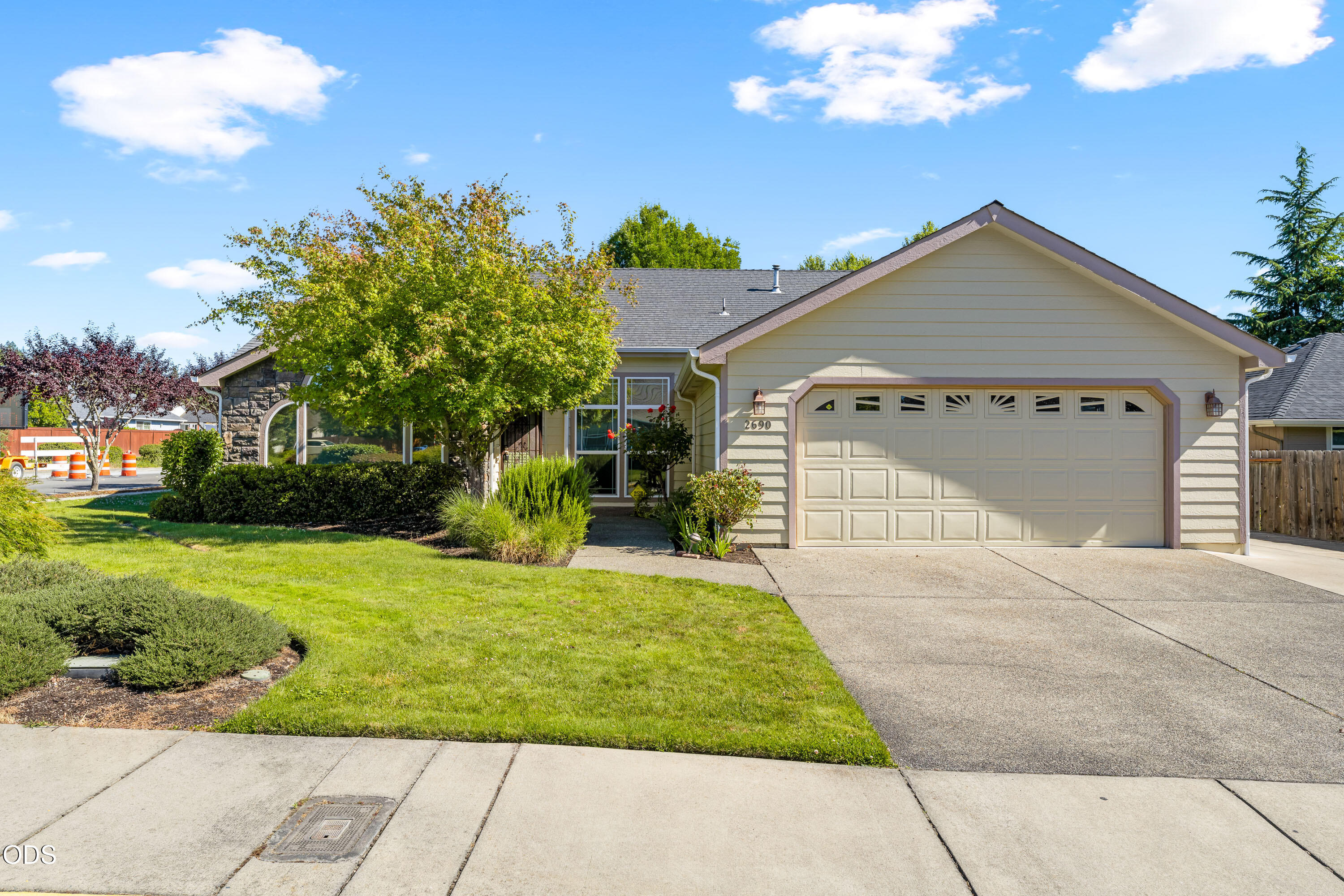 2690 Trinity Way Grants Pass, OR 97527 - Photo 3 of 30
