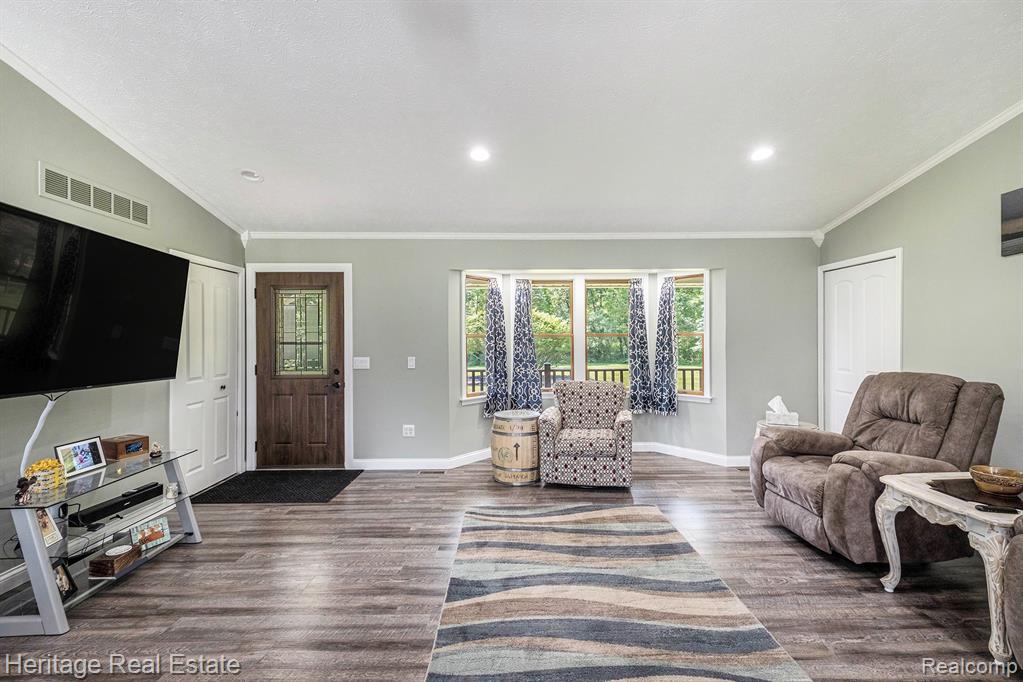 4864 Holmes Road Goodrich, MI 48438 - Photo 4 of 48