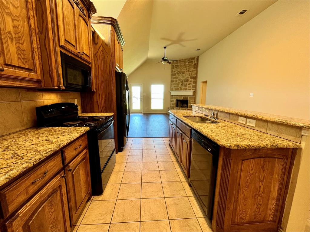 921 Raleigh Path Denton, TX 76208 - Photo 4 of 22