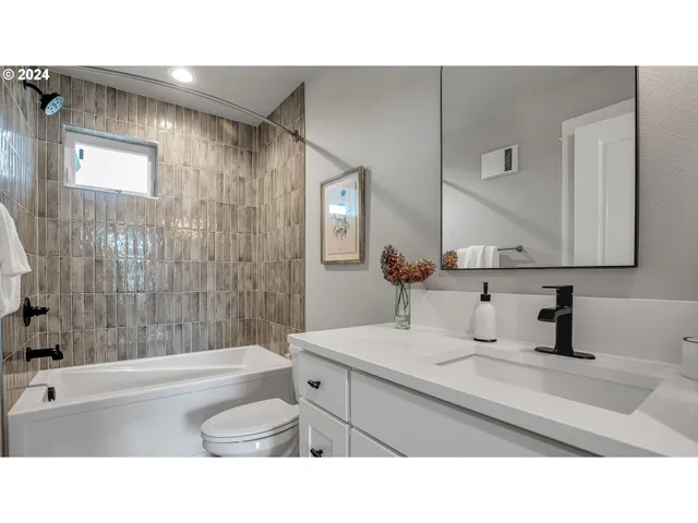 $424,500 | 3674 Southwest Sandlewood Lane, Gresham, OR 97080