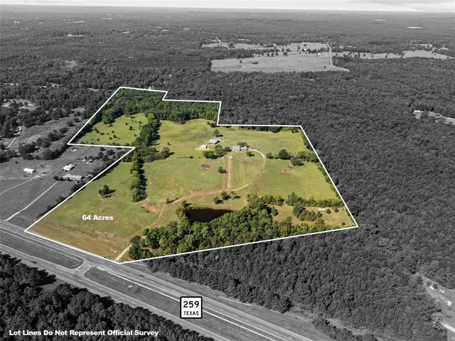 a view of a pathway with a yard