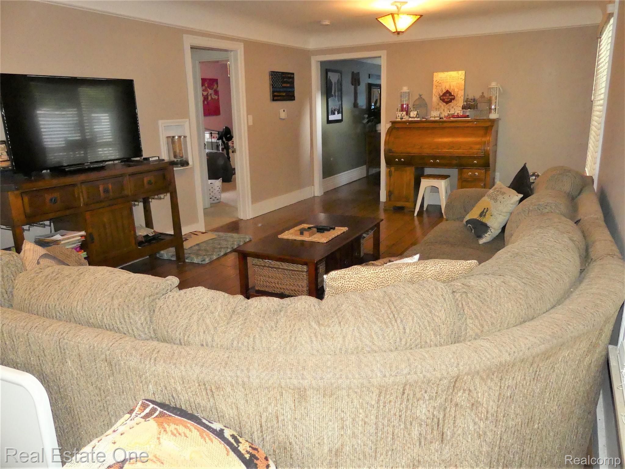 34016 Steadman Road New Boston, MI 48164 - Photo 22 of 46 P1030382.JPG