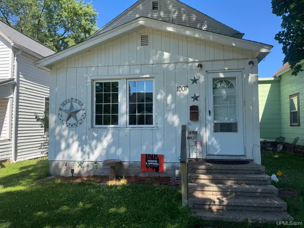 $89,900 | 1007 Stockbridge Avenue, Iron Mountain, MI 49801