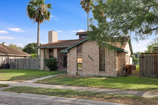 $1,795 | 2938 River Crest Road, Corpus Christi, TX 78415