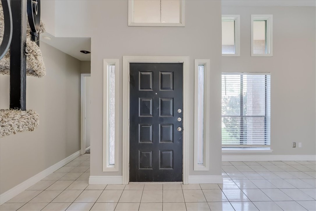 2938 River Crest Road Corpus Christi, TX 78415 - Photo 4 of 39 a view of an entryway with front door