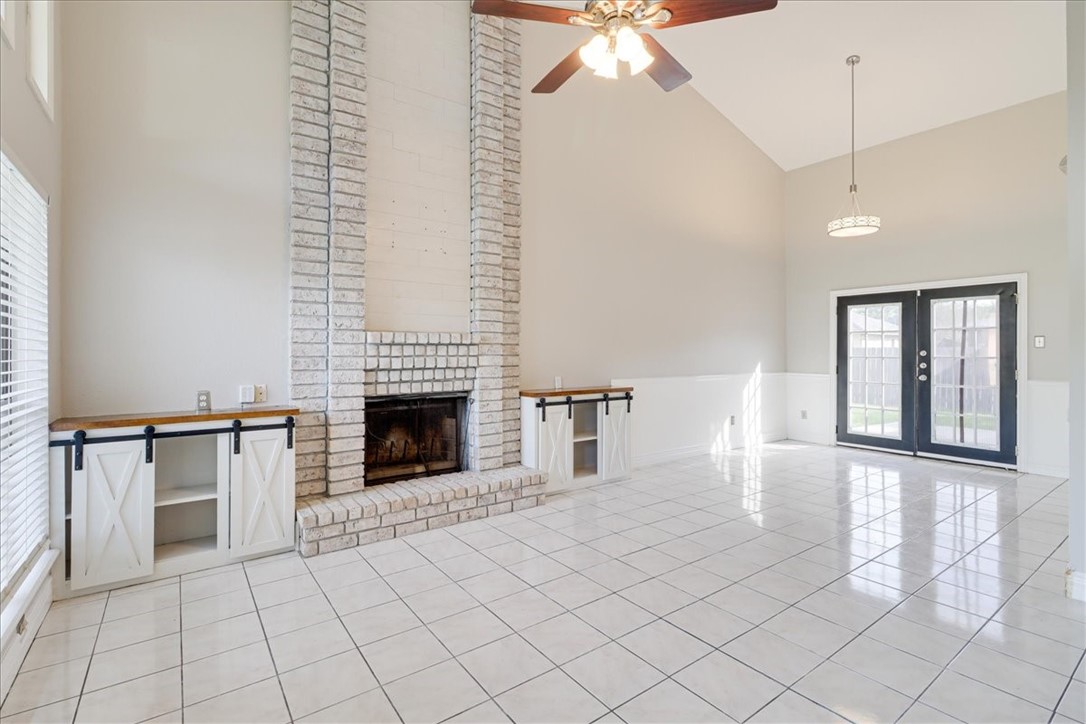2938 River Crest Road Corpus Christi, TX 78415 - Photo 9 of 39 a view of an empty room with window and fireplace
