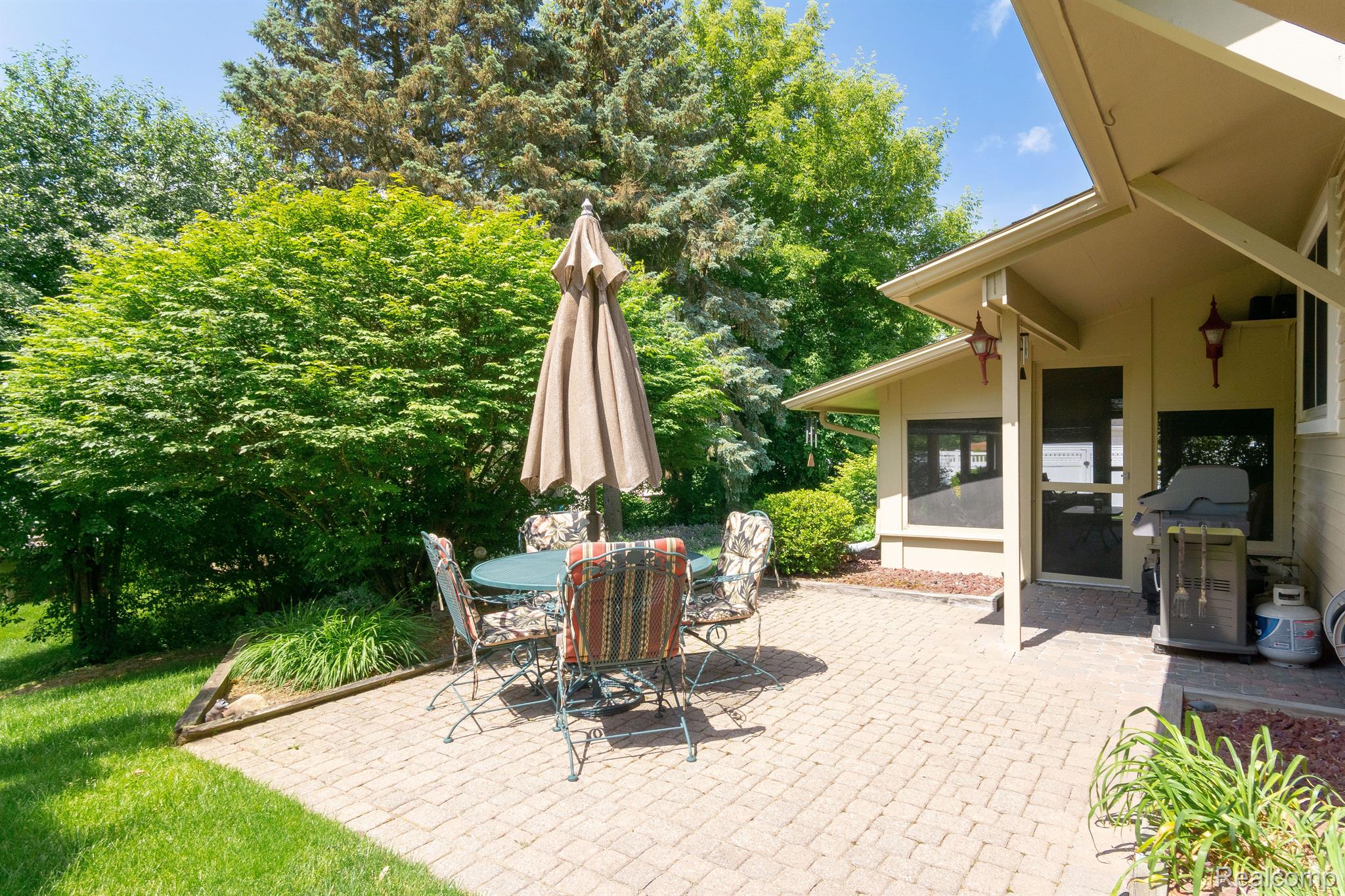 927 Downhill Lane Rochester, MI 48307 - Photo 4 of 29 Patio off of enclosed porch perfect for BBQ's