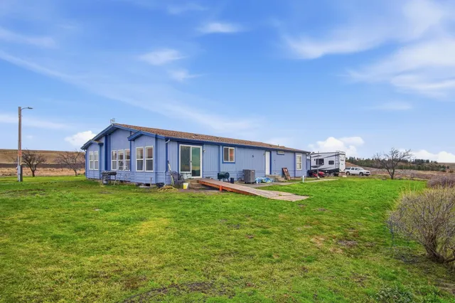 $425,000 | 261 Hardy Road, Lamont, WA 99017