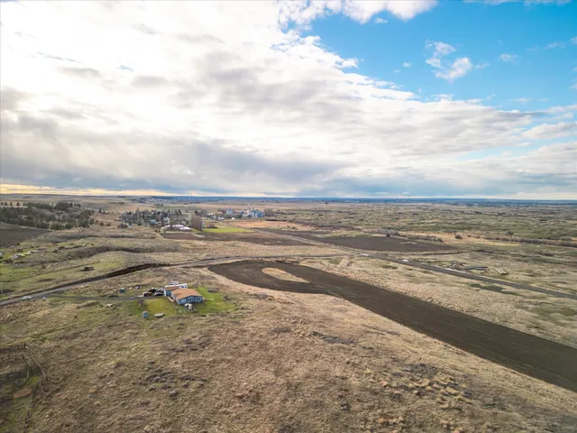 $425,000 | 261 Hardy Road, Lamont, WA 99017