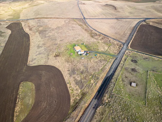 $425,000 | 261 Hardy Road, Lamont, WA 99017