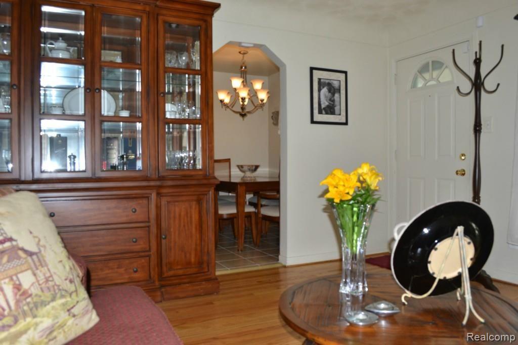8317 Rosedale Boulevard Allen Park, MI 48101 - Photo 14 of 25 DSC_0011.jpg