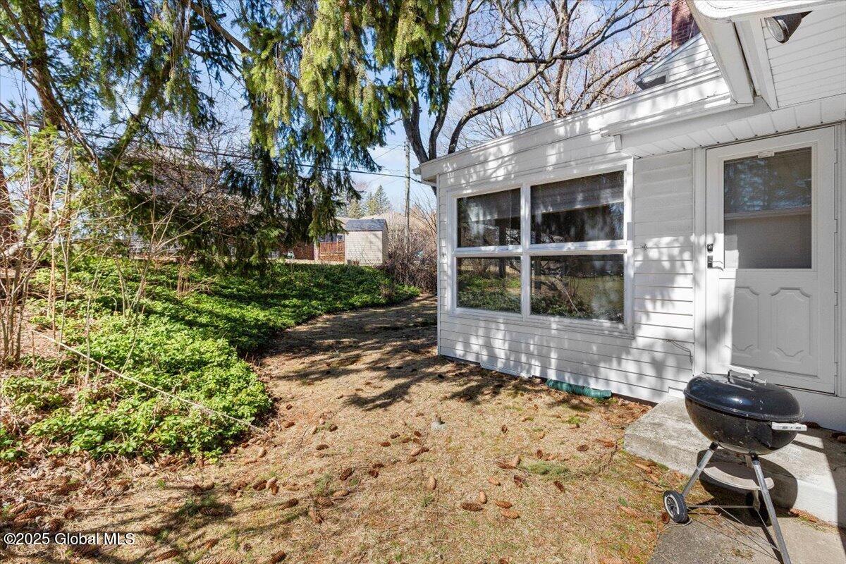 8 Harding Street Albany, NY 12208 - Photo 31 of 36 05-MW2_4477