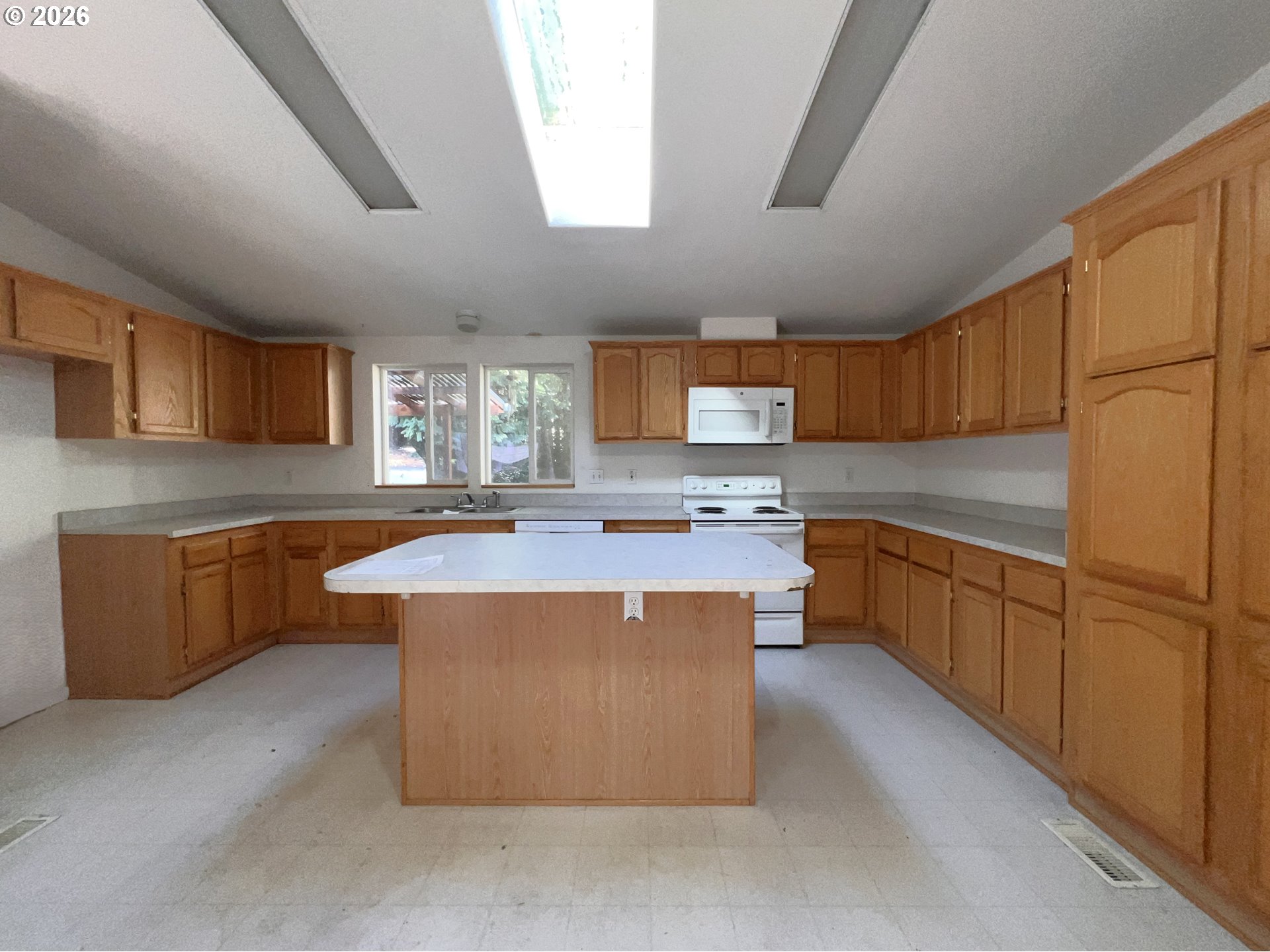 55769 Prosper Jct Road Bandon, OR 97411 - Photo 13 of 30 Owner's Suite Bedroom